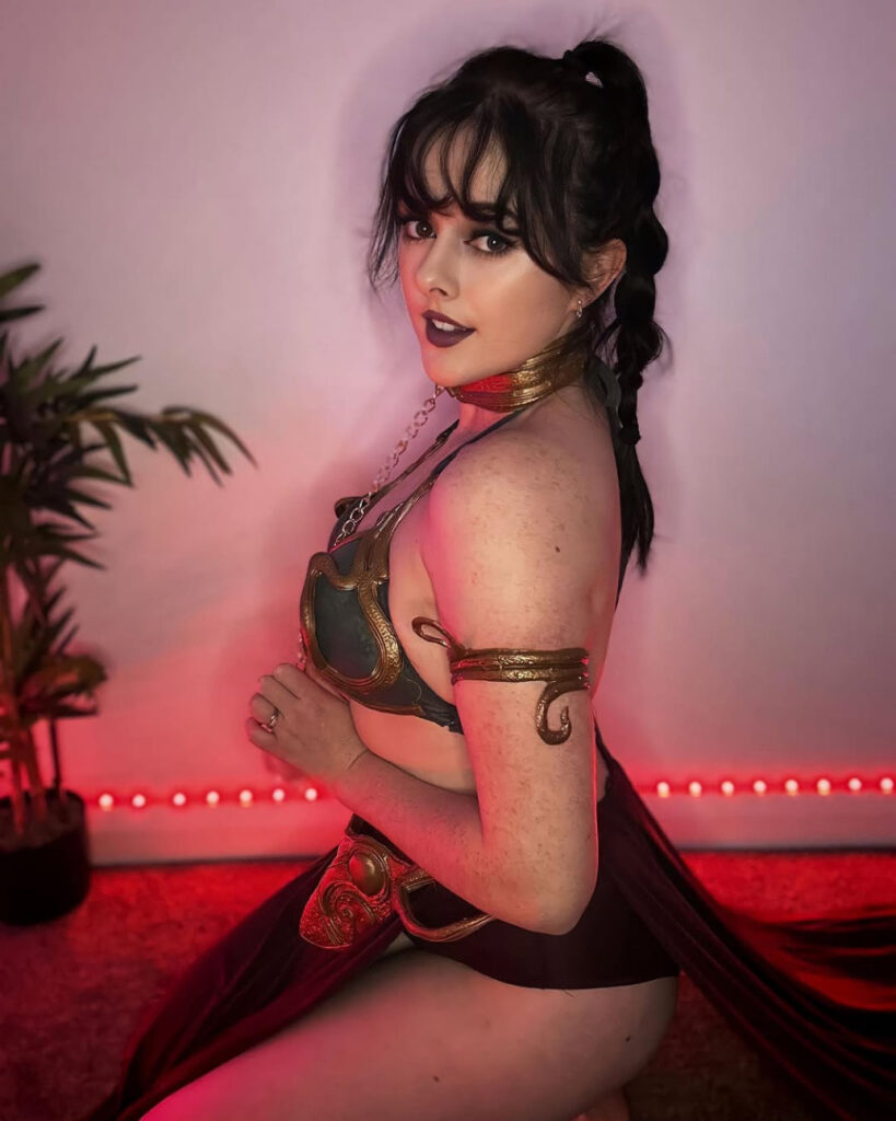 Instagram – Cosplay – T H I C C – JuicyIris – Nude