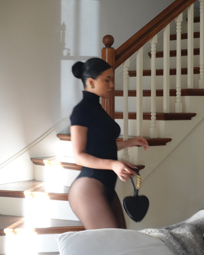 Instagram – Julia Kelly – Nude