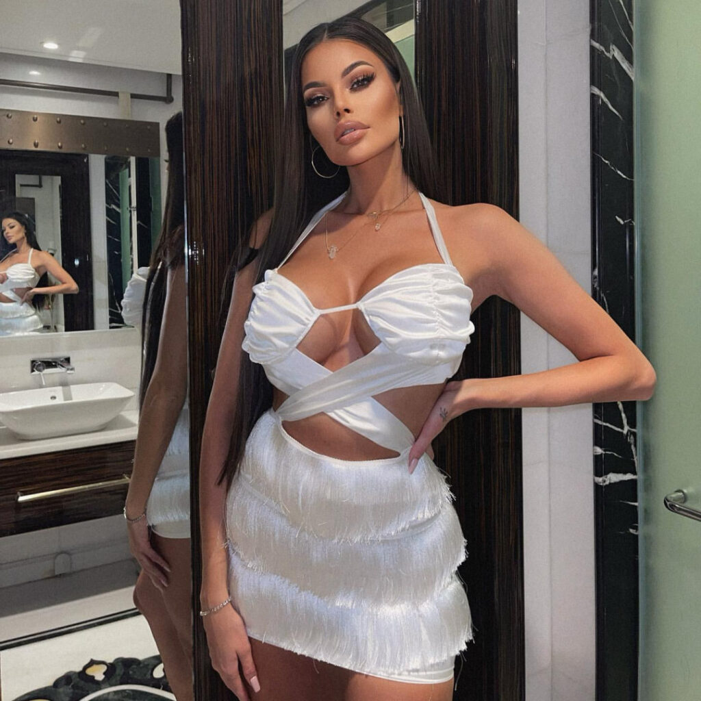 Instagram – Justyna Gradek – Nude