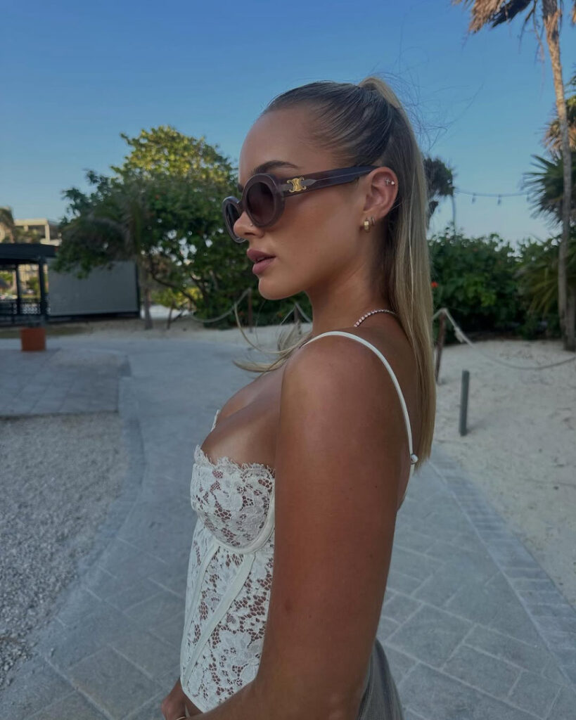 Instagram – Kaci Conder – Nude