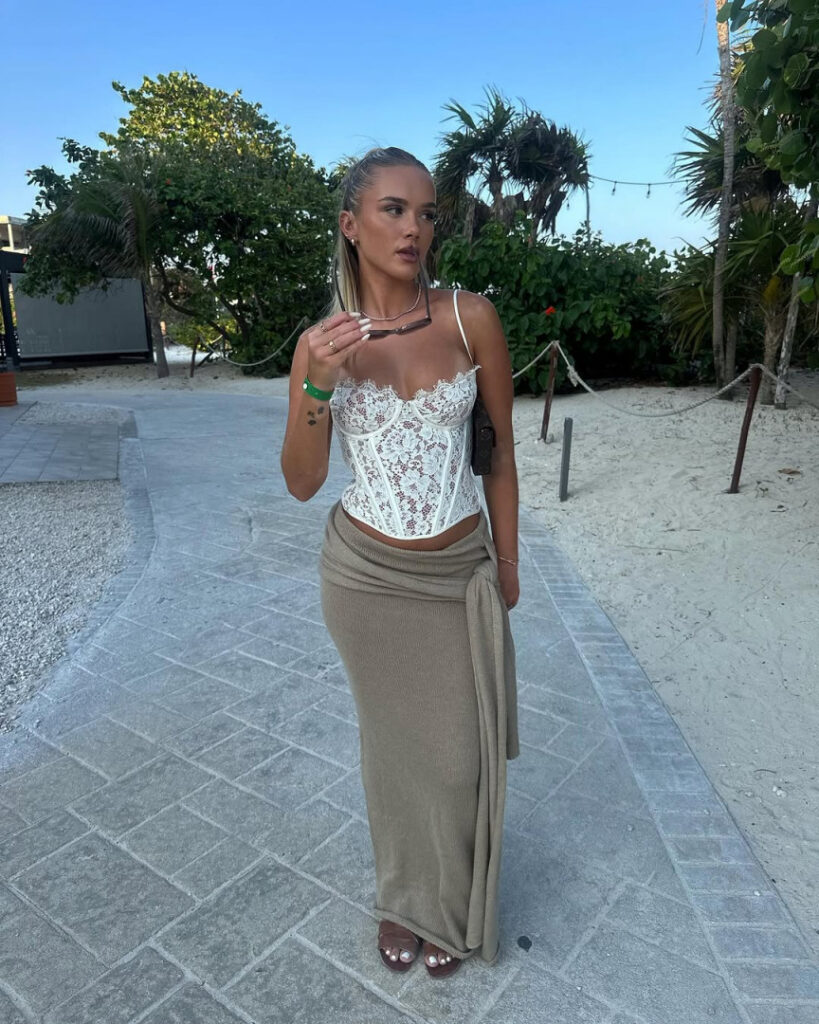 Instagram – Kaci Conder – Nude