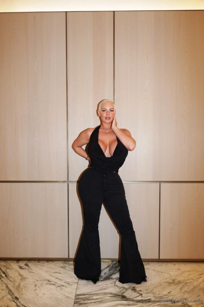 OnlyFans – T H I C C – MILF – KADEN KOLE – Nude