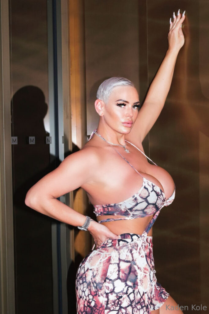 OnlyFans – T H I C C – MILF – KADEN KOLE – Nude