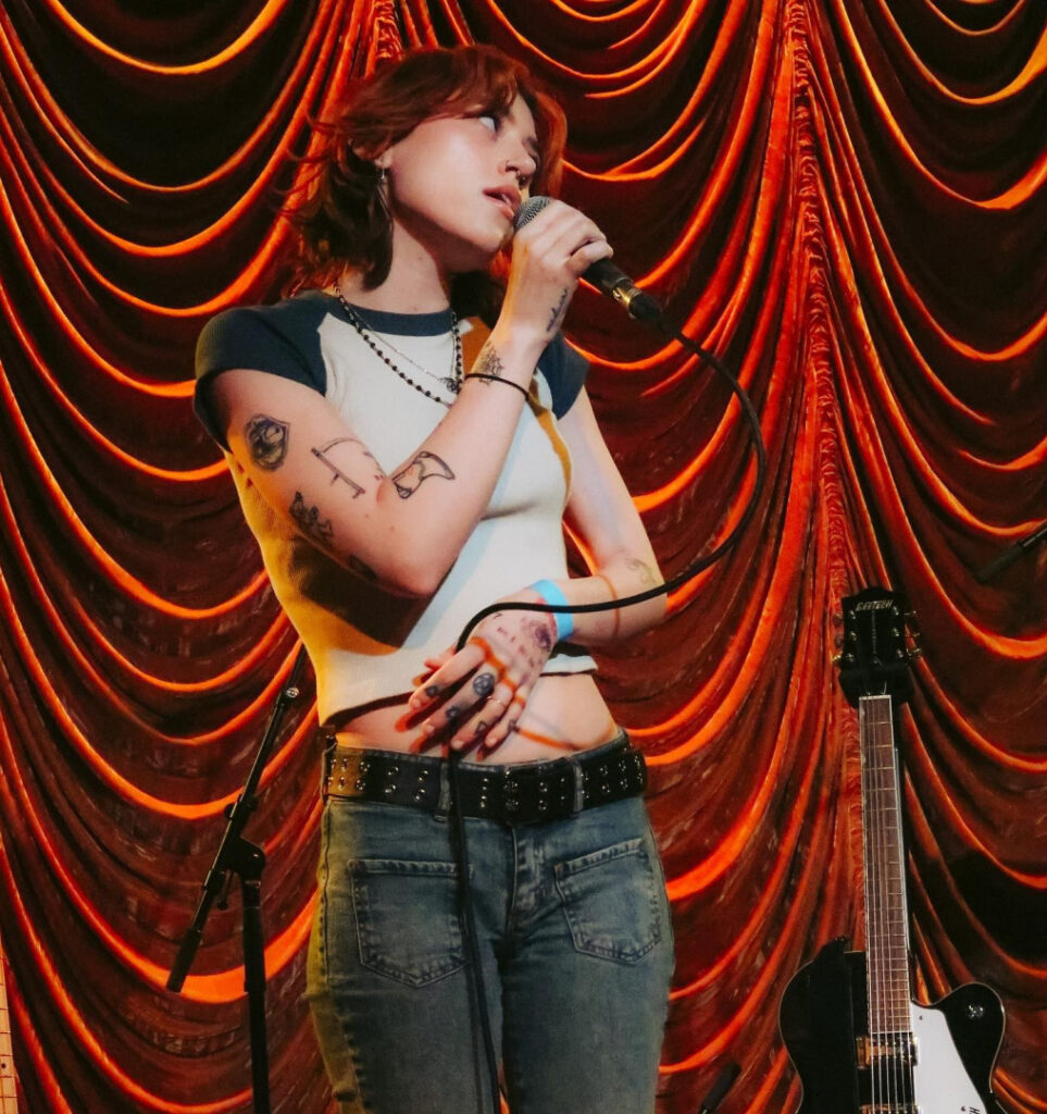 Celeb – Petite – Kailee Morgue – Nude