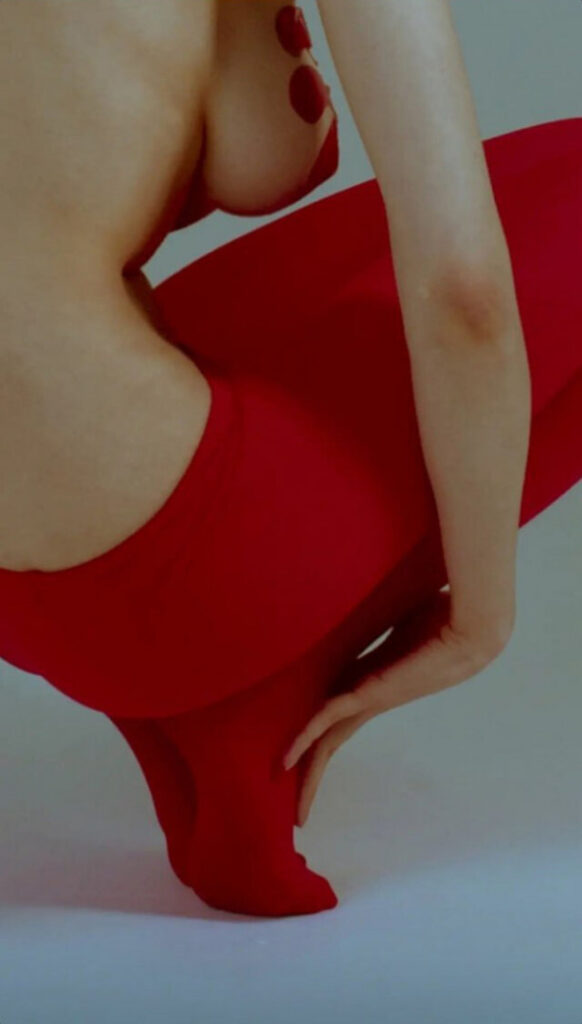 Instagram – kari Pitinova / tikivulpes / Vulpes – Nude