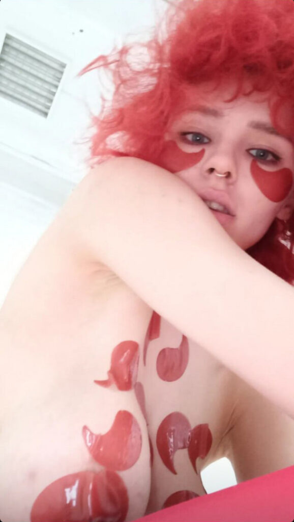 Instagram – kari Pitinova / tikivulpes / Vulpes – Nude