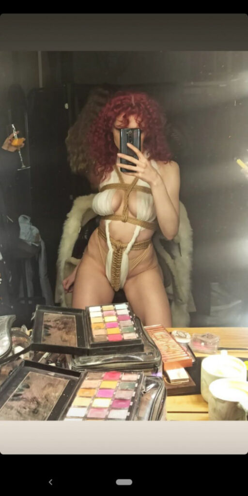 Instagram – kari Pitinova / tikivulpes / Vulpes – Nude