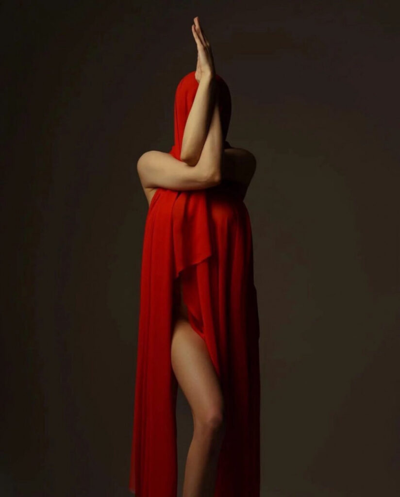 Instagram – kari Pitinova / tikivulpes / Vulpes – Nude