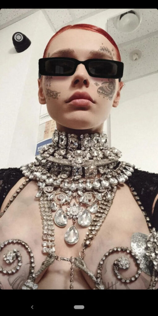 Instagram – kari Pitinova / tikivulpes / Vulpes – Nude