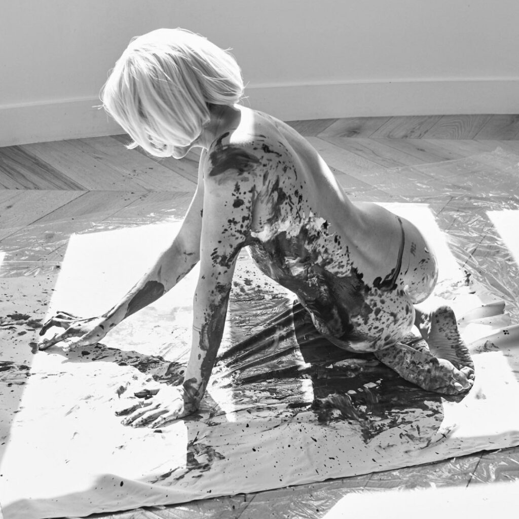 Celeb – Katie Cassidy – Nude