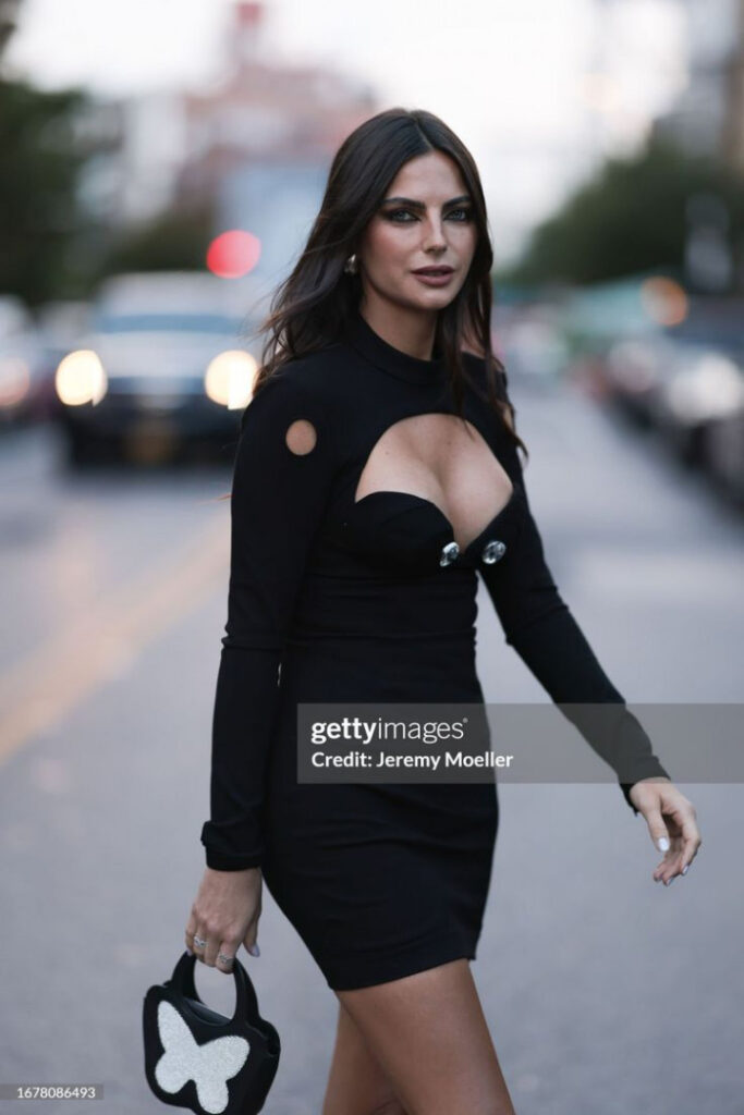 Instagram – MILF – Kelly Piquet – Nude