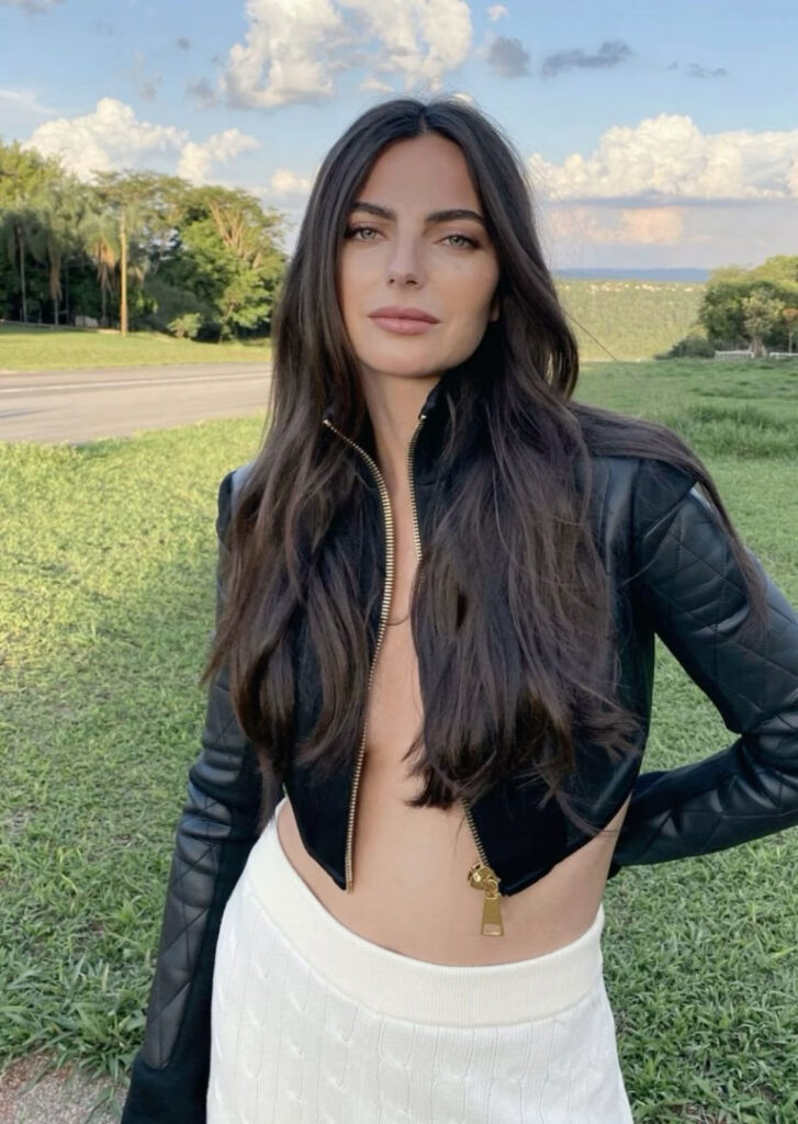 Instagram – MILF – Kelly Piquet – Nude