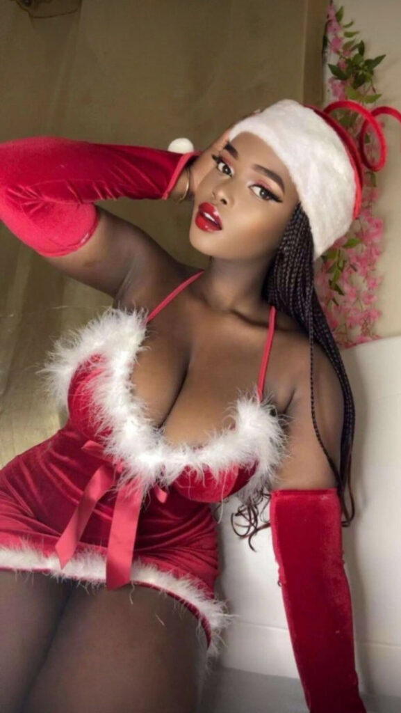 Instagram – Kellytumtum – Nude