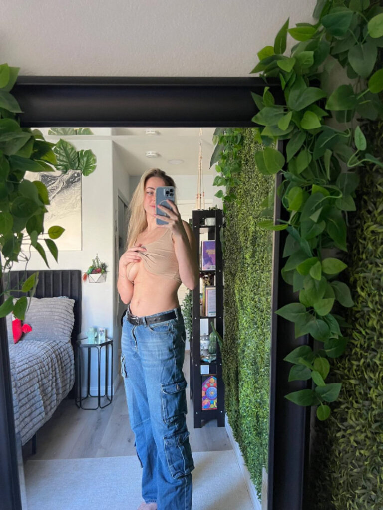 Instagram – Kelsey Remige – Nude