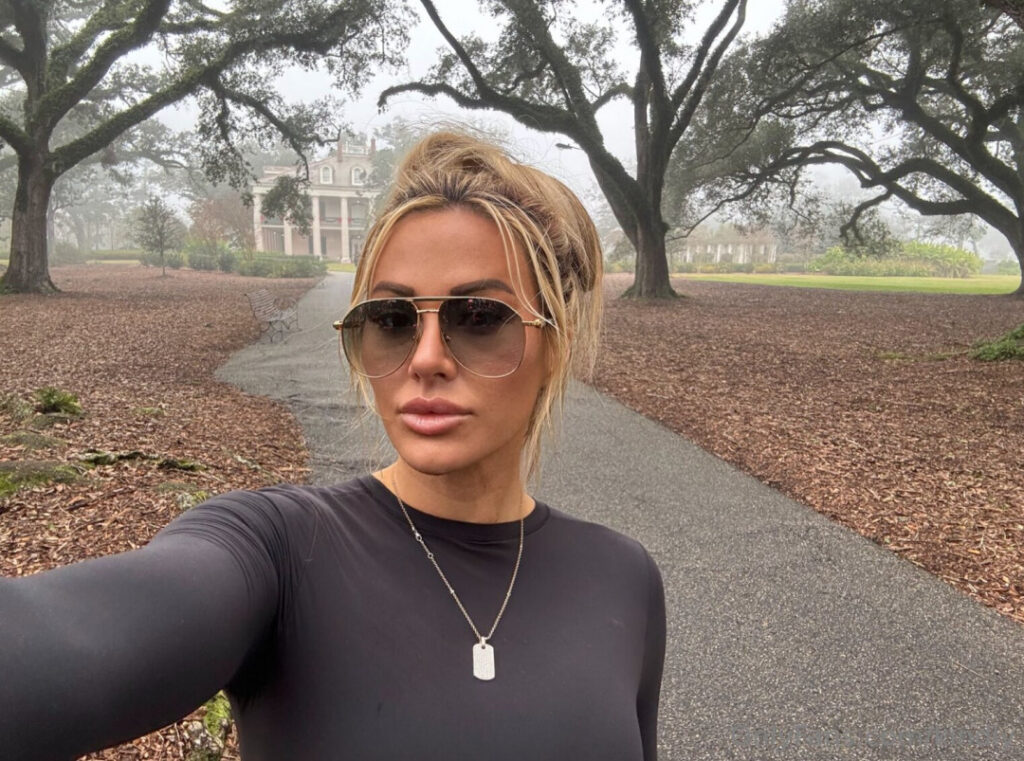 OnlyFans – Kindly Myers – Nude