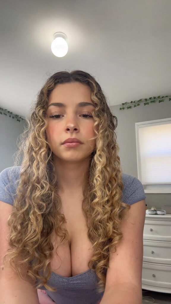 TikTok – Instagram – Fanfix – Kira Pregiato – Nude