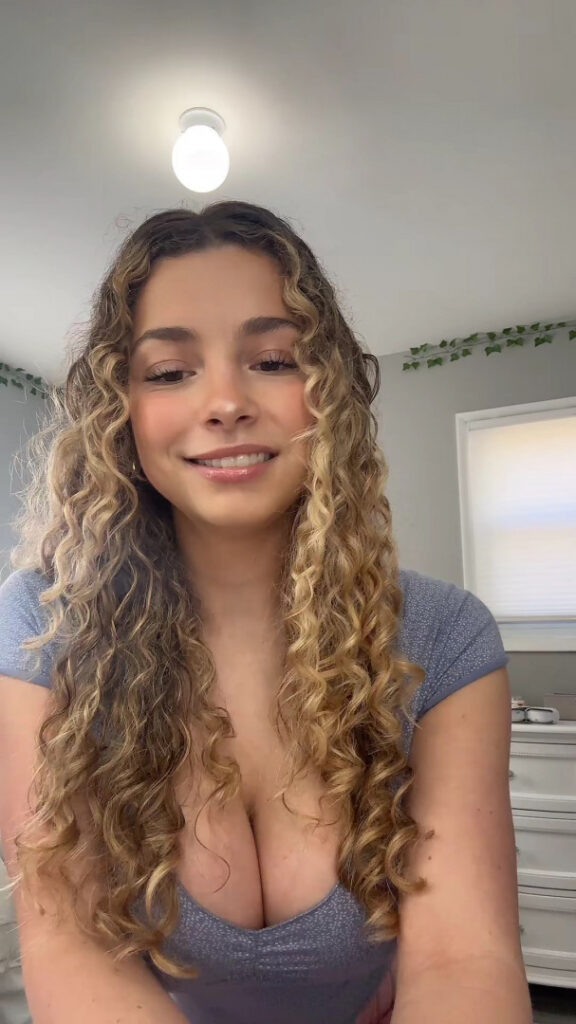 TikTok – Instagram – Fanfix – Kira Pregiato – Nude