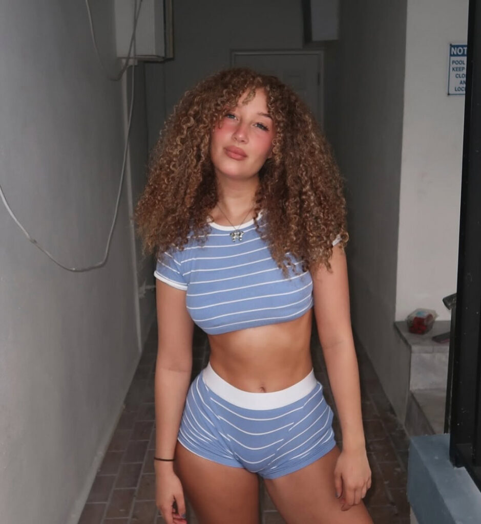 Instagram – Kylie Gesualdo – Nude