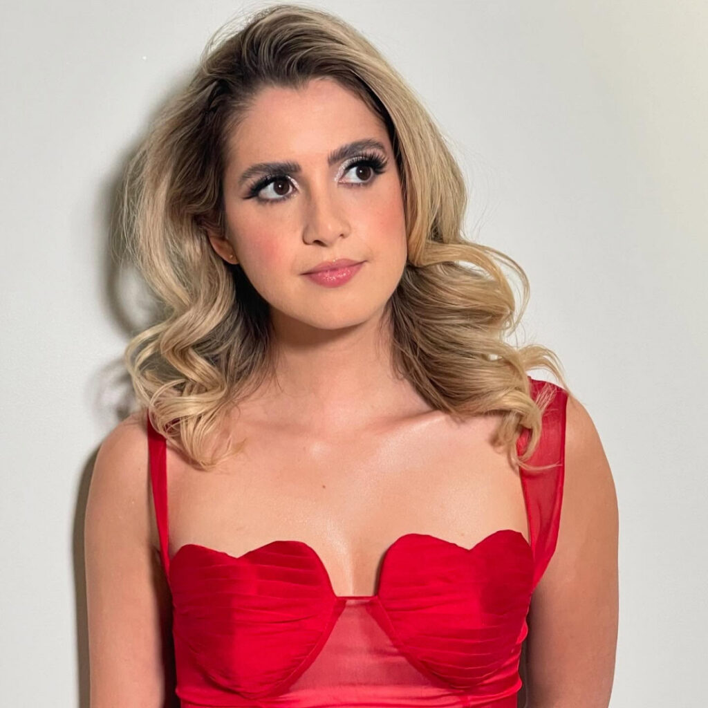 Celeb – Laura Marano – Nude