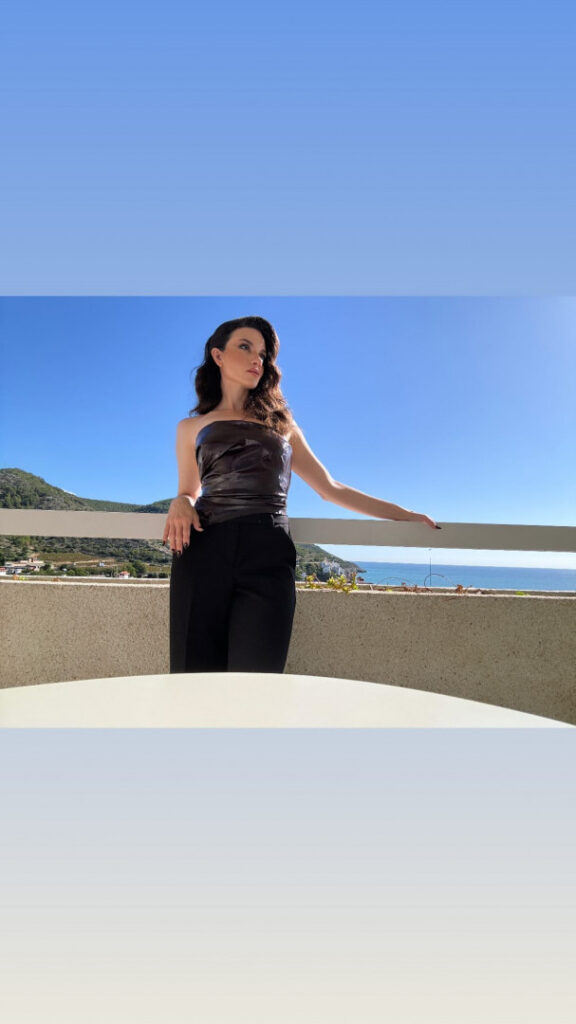 Celeb – Lauren LaVera – Nude