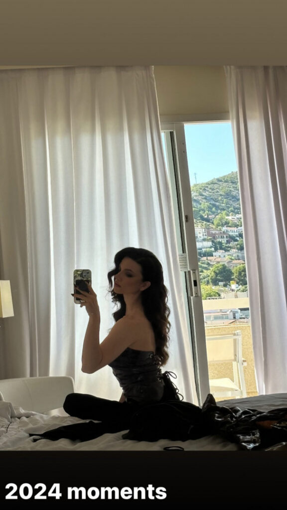 Celeb – Lauren LaVera – Nude