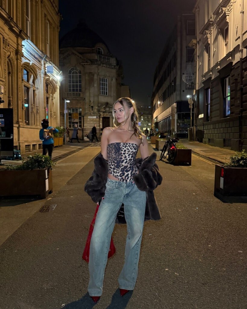 Instagram – Lauren Worboys – Nude