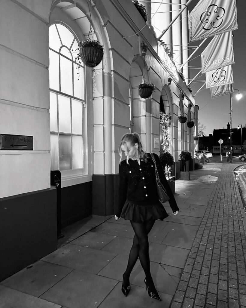 Instagram – Lauren Worboys – Nude