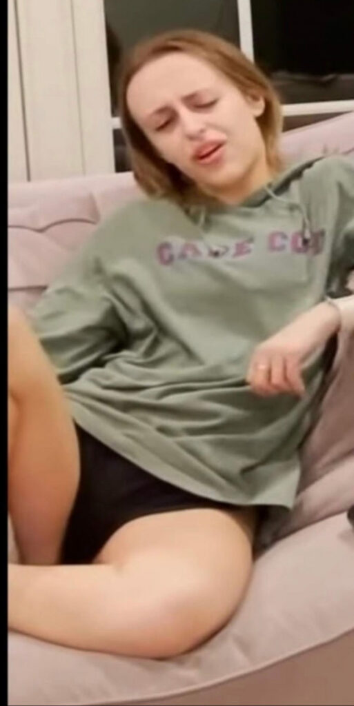 Youtube – Lia Reacts / Lia_Fiore – Nude Leaks