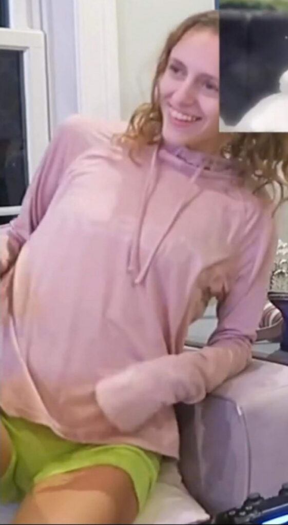 Youtube – Lia Reacts / Lia_Fiore – Nude Leaks