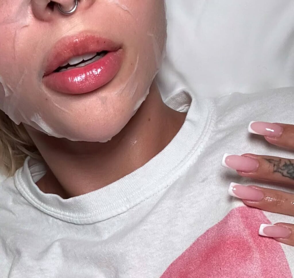 Instagram – Lila Janowska – Nude