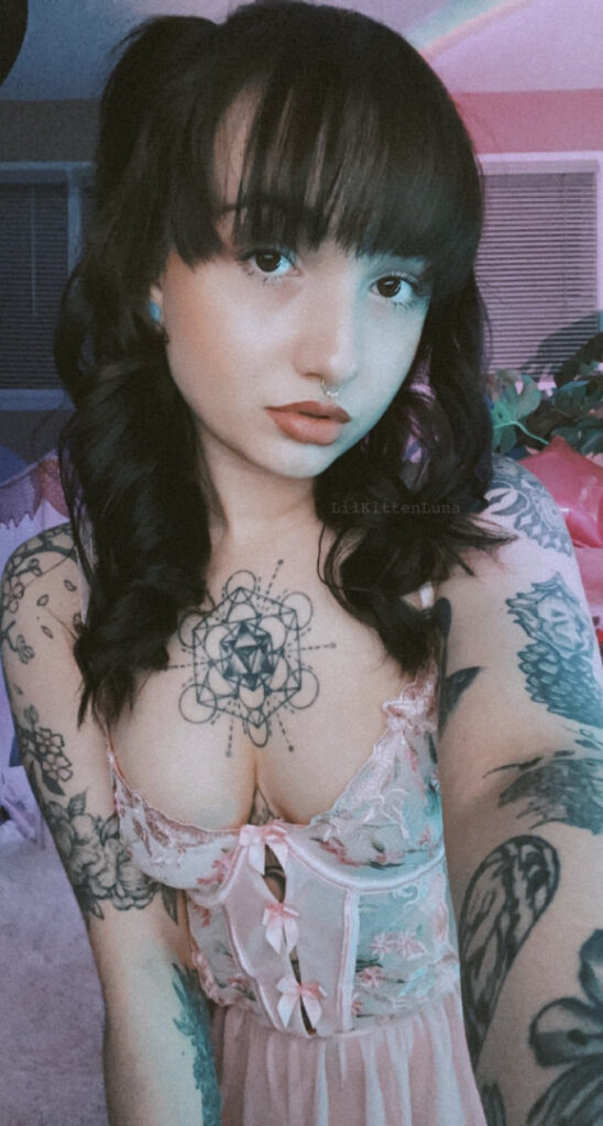 Cam Girls – Fansly – Lilkittenluna – Nude Leaks