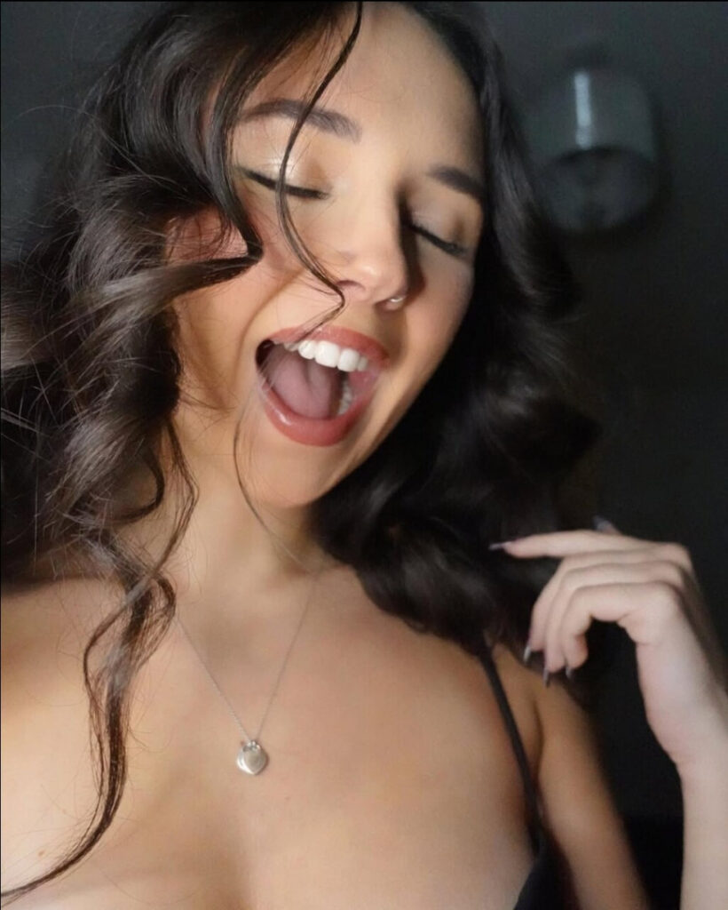 TikTok – Lily Draycott / lilstakes2 / lily_anneva.x – Nude