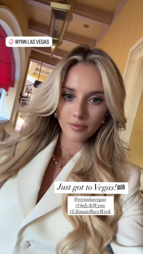 Instagram – Lindsay Brewer – Nude