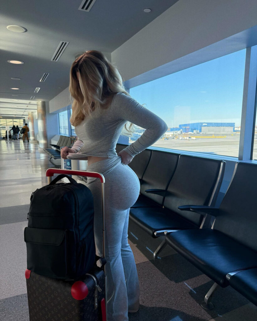 OnlyFans – Instagram – T H I C C – Lindsay Capuano – Nude