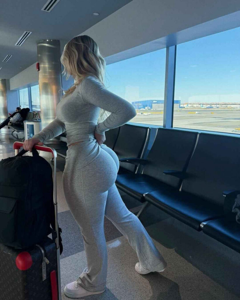 OnlyFans – Instagram – T H I C C – Lindsay Capuano – Nude