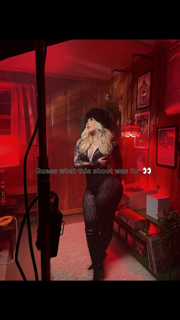 OnlyFans – Instagram – T H I C C – Lindsay Capuano – Nude