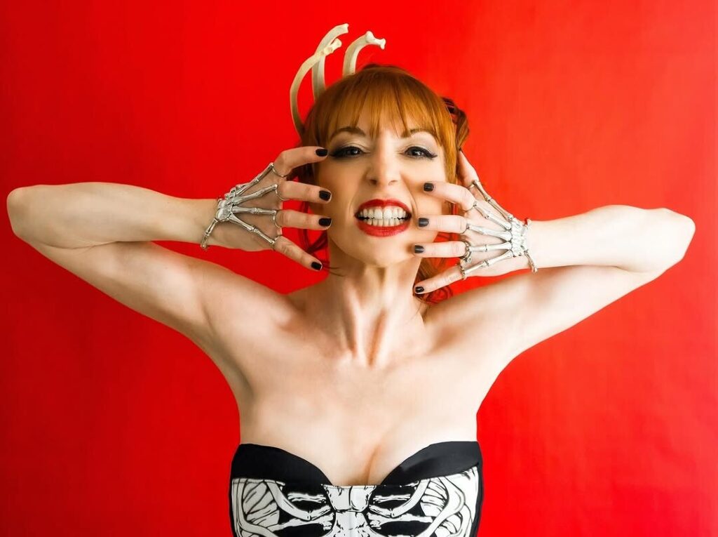 Celeb – Lisa Foiles – Nude