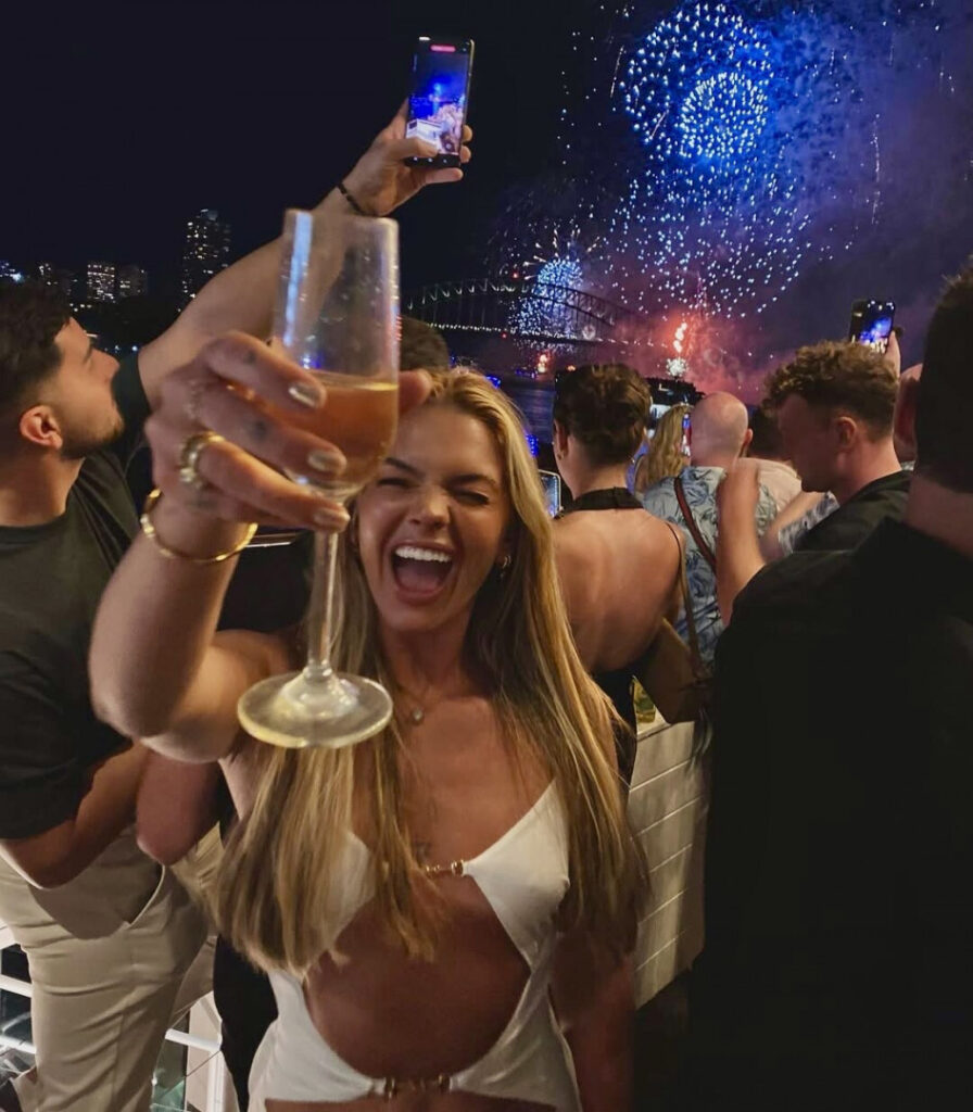 Celeb – Louisa Johnson – Nude