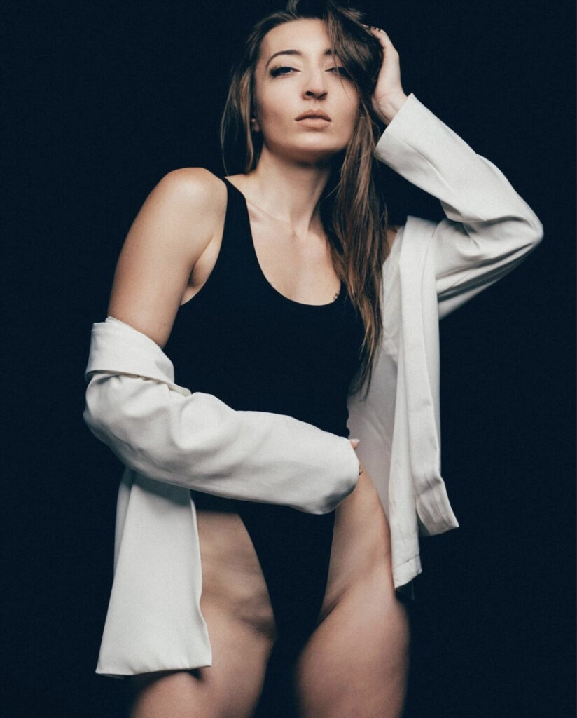 Instagram – Luisa Ladeveze aka Flutesy – Nude