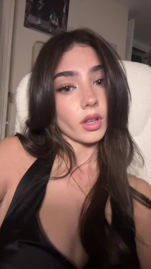 TikTok – Petite – Teen – Lyzzahh / lizaseri – Nude