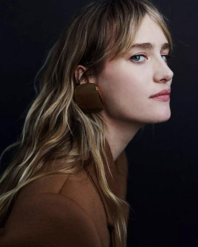 Celeb – Mackenzie Davis – Nude