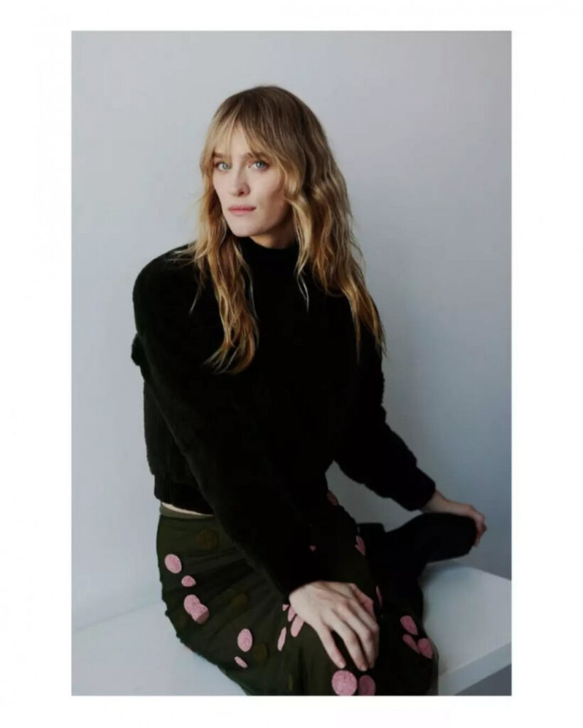 Celeb – Mackenzie Davis – Nude