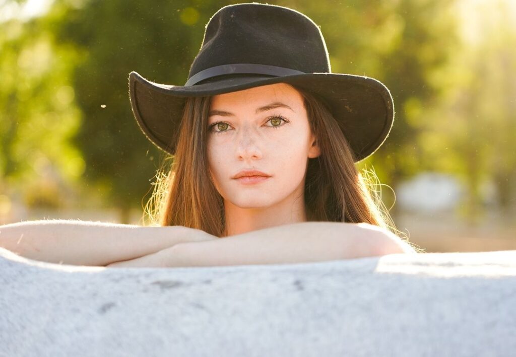 Celeb – Mackenzie Foy – Nude