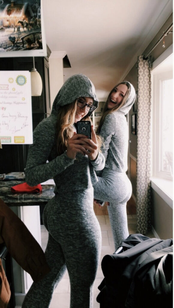 Instagram – Maggie Kimberlin – Nude