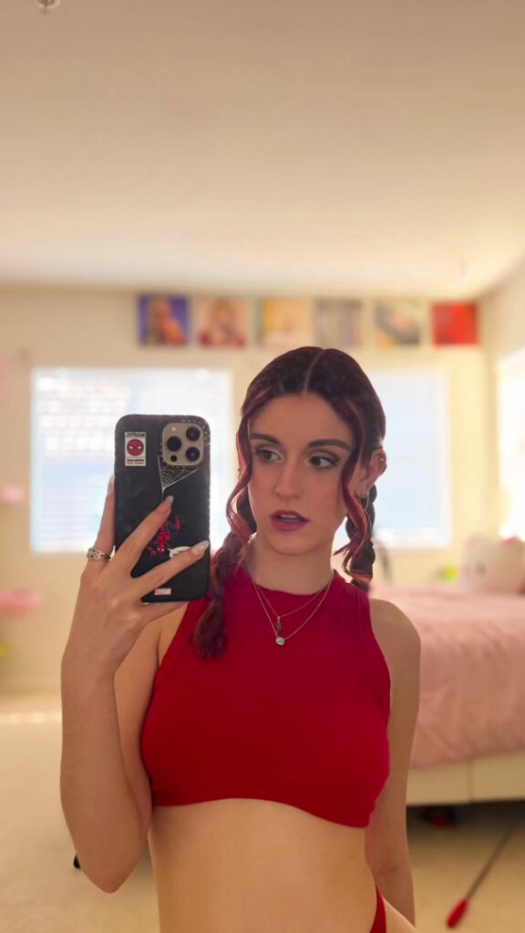 TikTok – Instagram – Maggie Roscher | Magazine.rooster – Nude