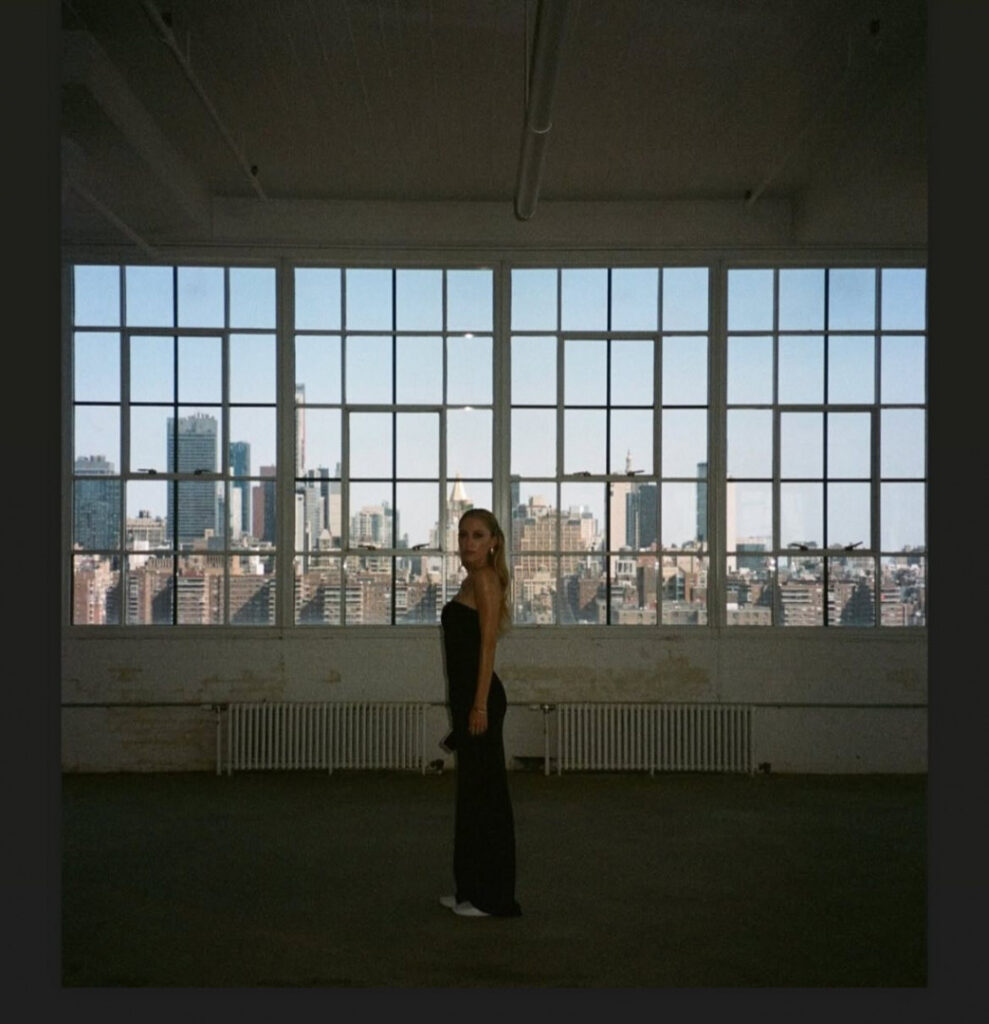 Celeb – Maika Monroe – Nude