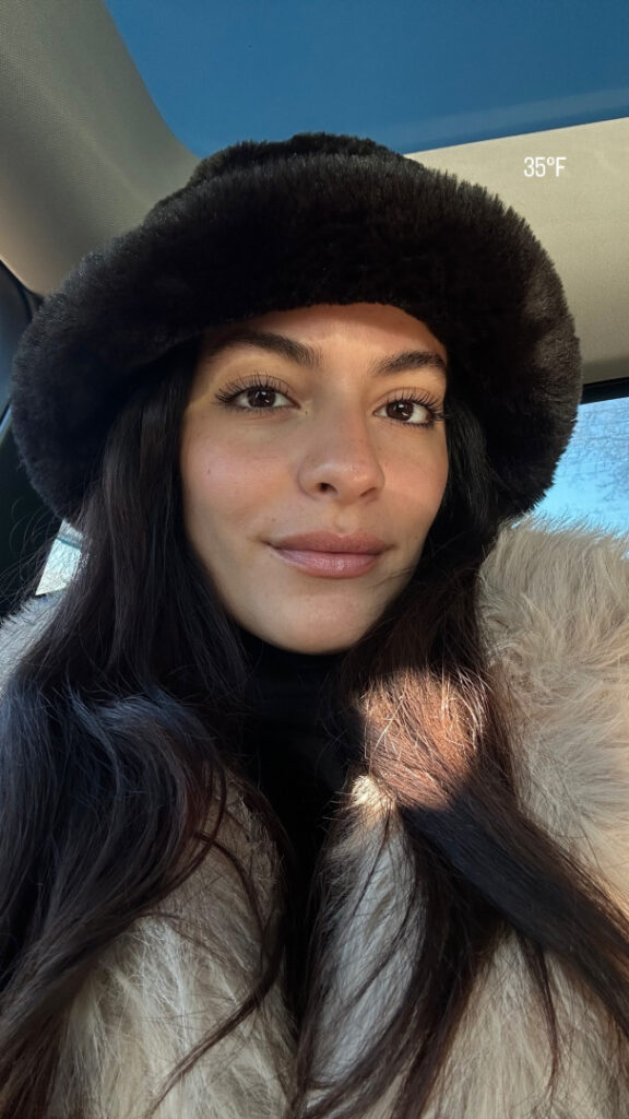 Instagram – Manuela Alvarez Hernandez / wellllaaa – Nude