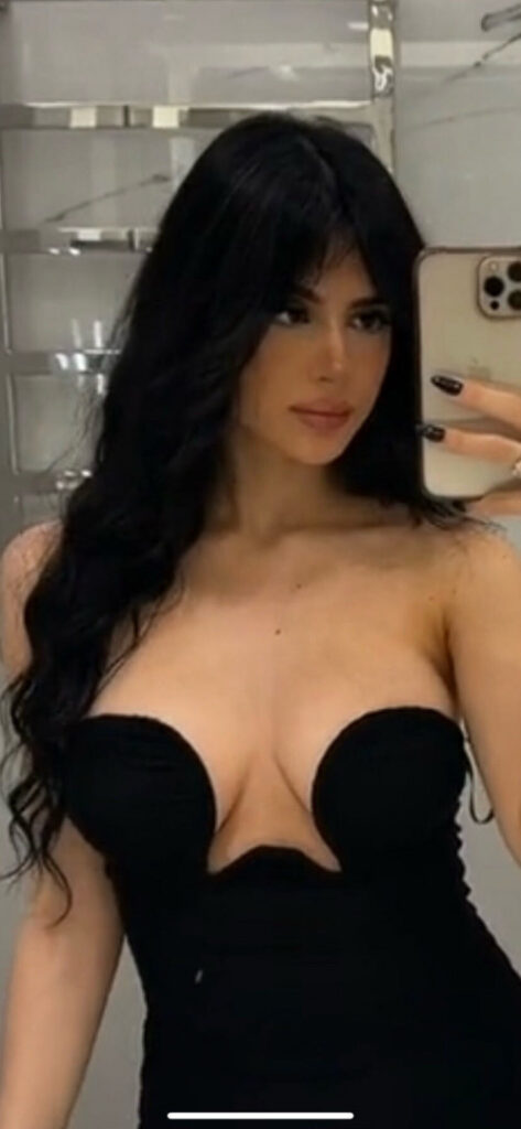 Instagram – Maria Taktouk – Nude