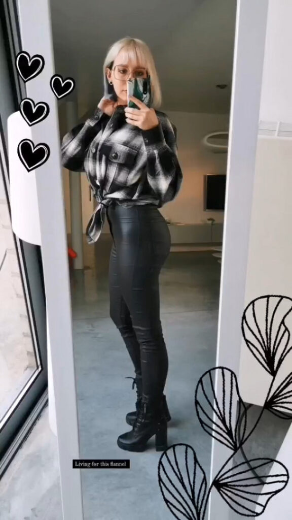 Instagram – Methvespertine aka Tiffany Methuselah – Nude