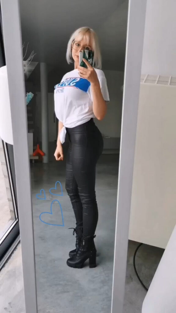 Instagram – Methvespertine aka Tiffany Methuselah – Nude